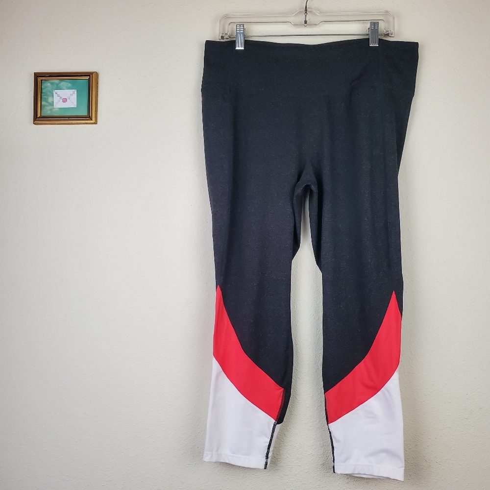 Tangerine Leggings in Dark Grey, Red, and White